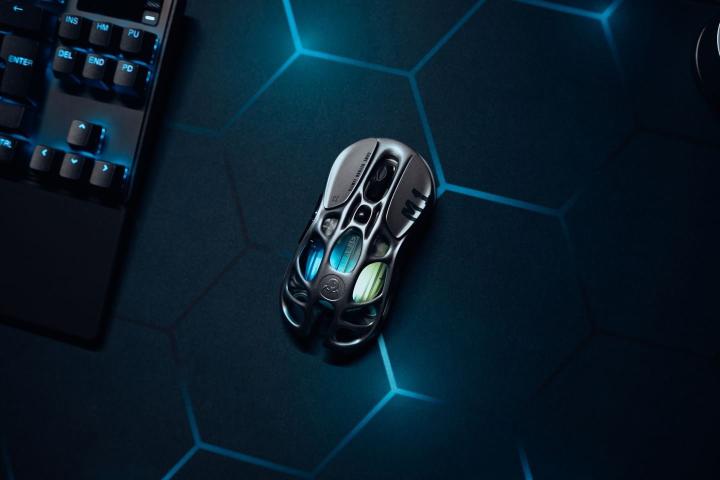 Photograph: High-tech gaming mouse on a hexagonal-patterned surface with ambient lighting.